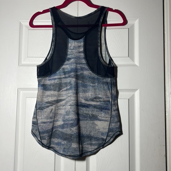 Lululemon tank 6 - Picture 2 of 3